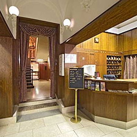Hotel Sofia Прага Интерьер фото