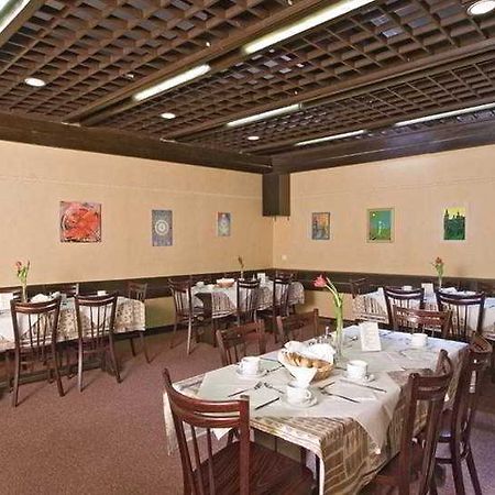 Hotel Sofia Прага Ресторан фото