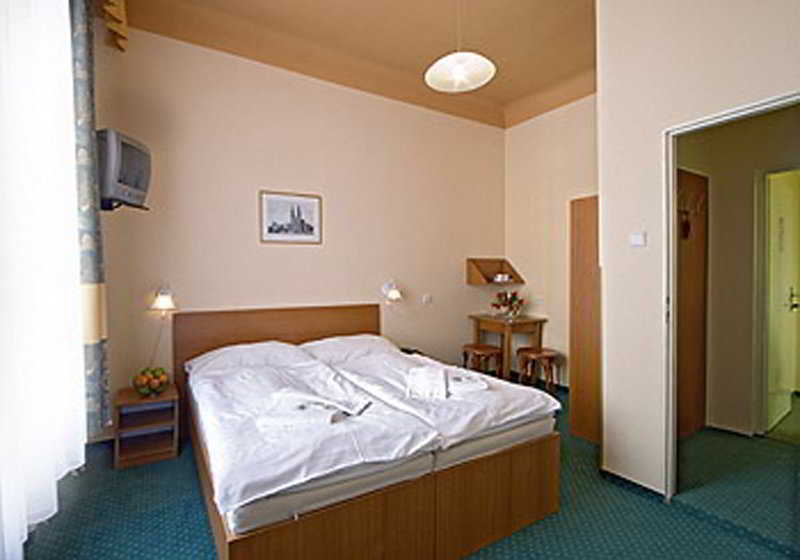 Hotel Sofia Прага Номер фото