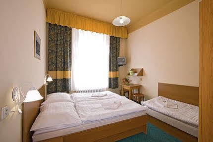 Hotel Sofia Прага Экстерьер фото